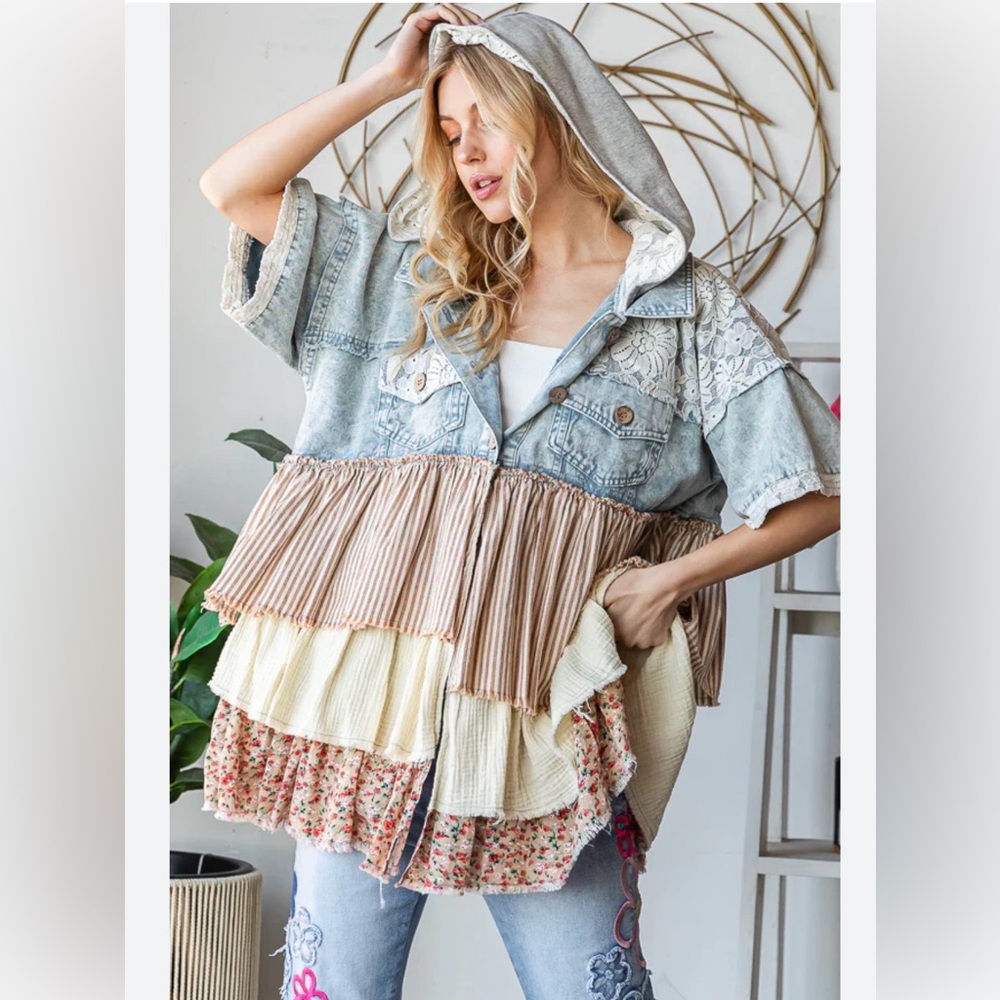 Oli & Hali Lace and Denim Top; Size M; New